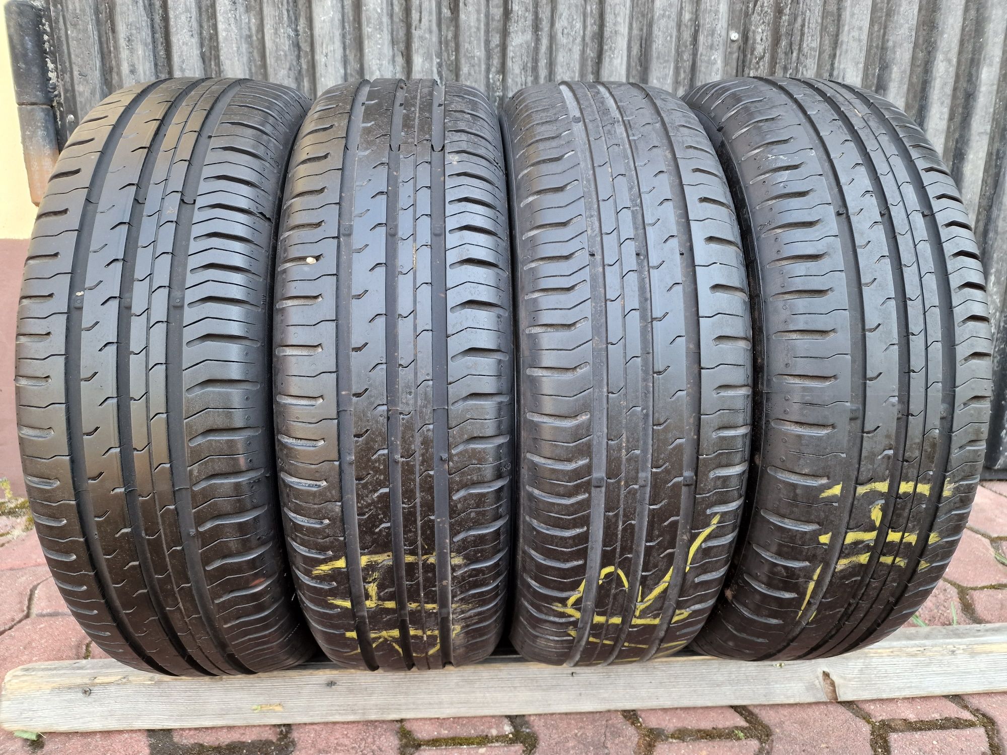 Komplet opon letnich 165/60R15 77H Continental ContiEcoContact 5