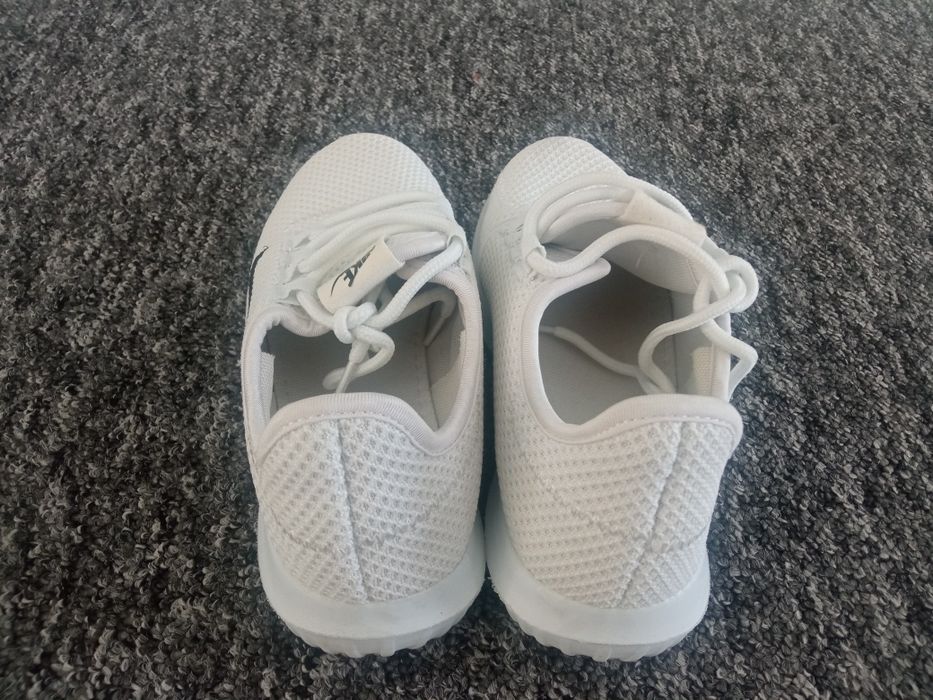 Buty Nike białe lekkie r. 37