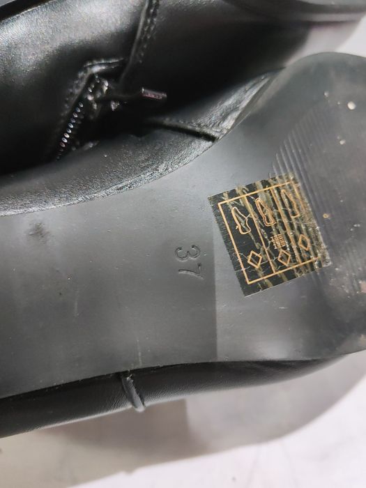 Czarne półbuty jazzówki botki sznurowane na obcasie rozmiar 38