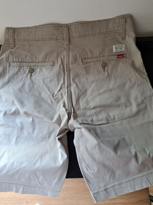 Calções Levis Chino cremes
