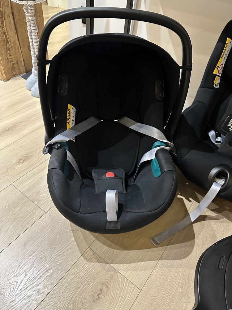 Zestaw dwoch fotelikow Britax Romer isize M