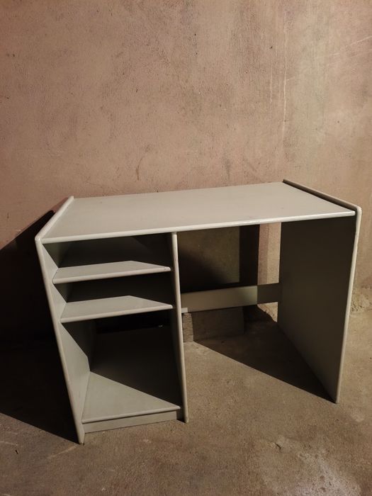 Secretária prática e compacta