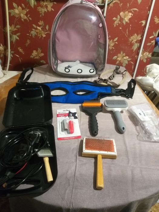 Переноска для собак ,пуходерки, машинка для стрижки собак