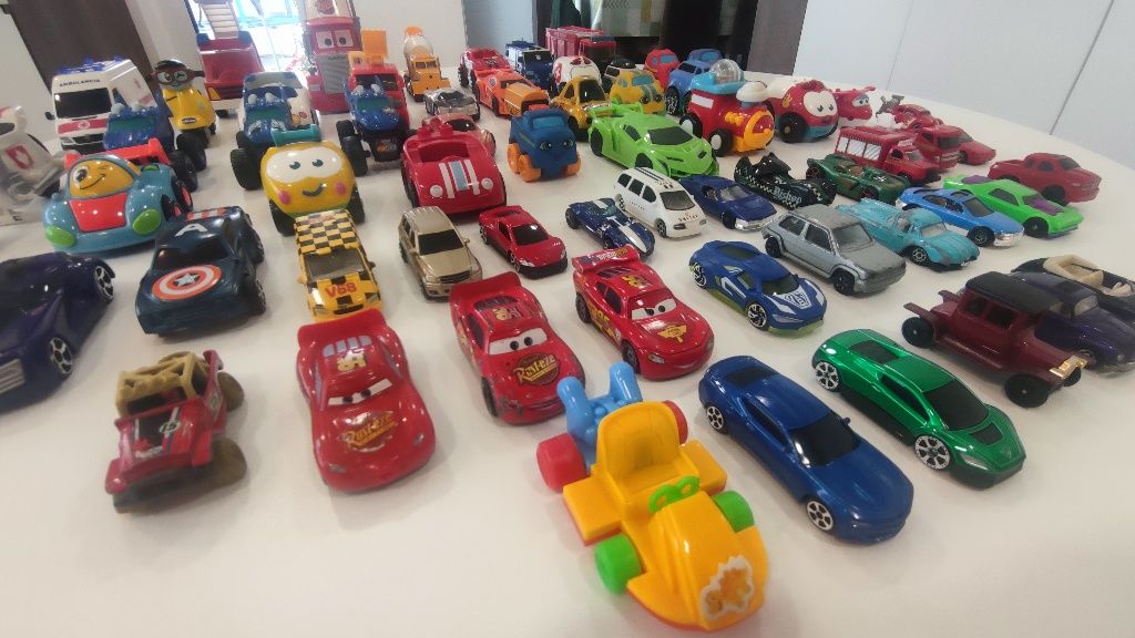 Carrinhos e mota varios