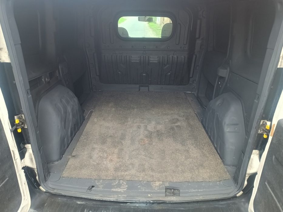 Doblo  combo Kangoo  caddy 2 2010 diesel OTWIERANY DACH