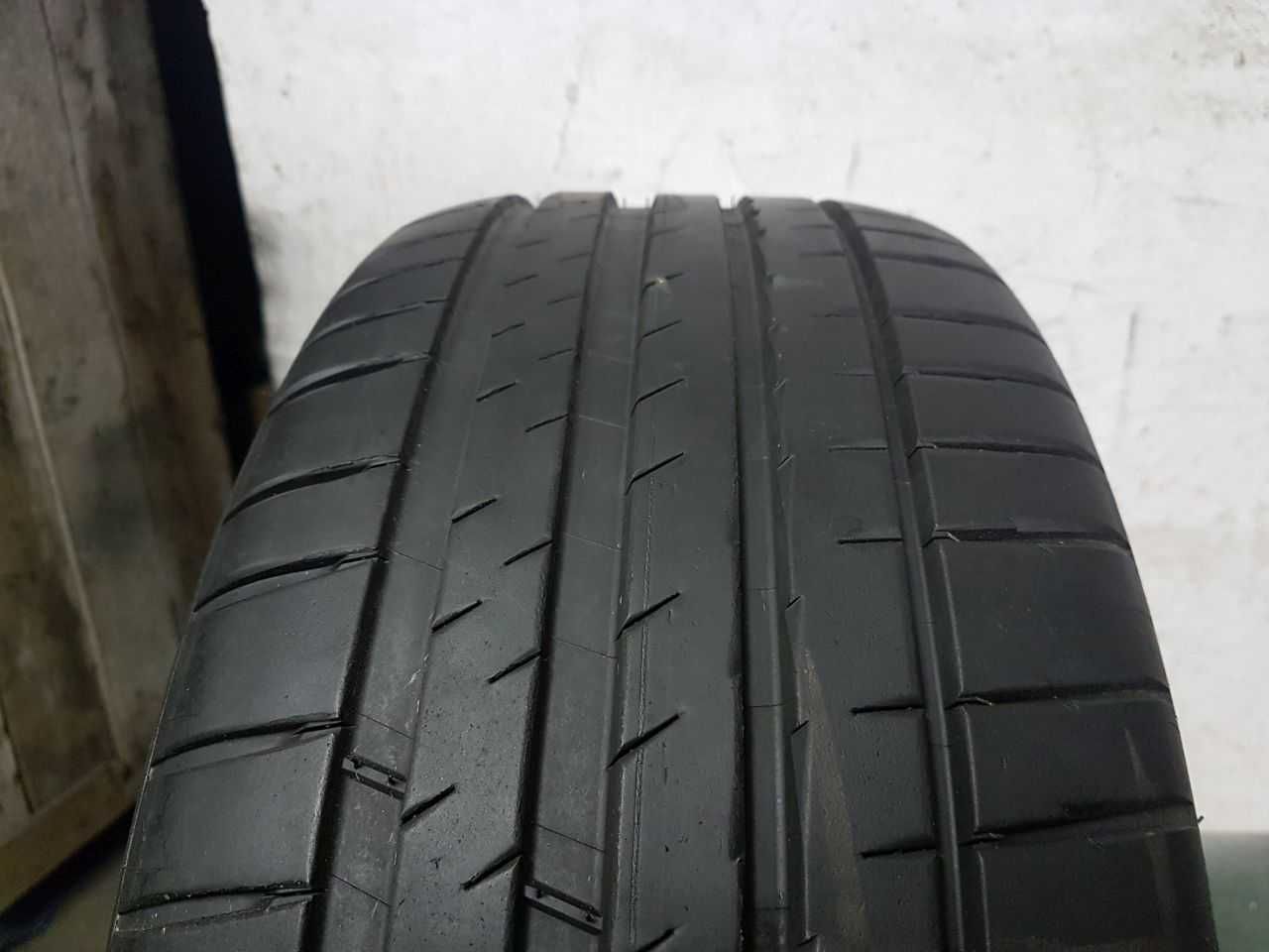 Opona pojedynka letnia 235/45R18 6,5mm Michelin Pilot Sport 4 2021r