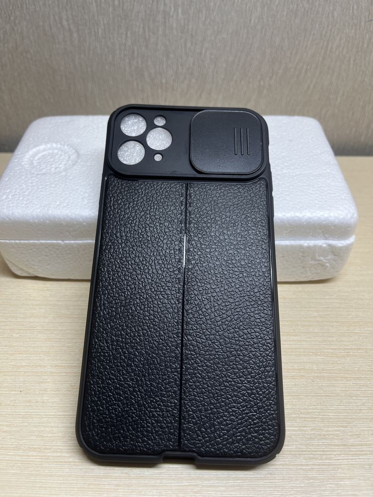 Продам чехлы и защитное стекло на iPhone 11 Pro Max