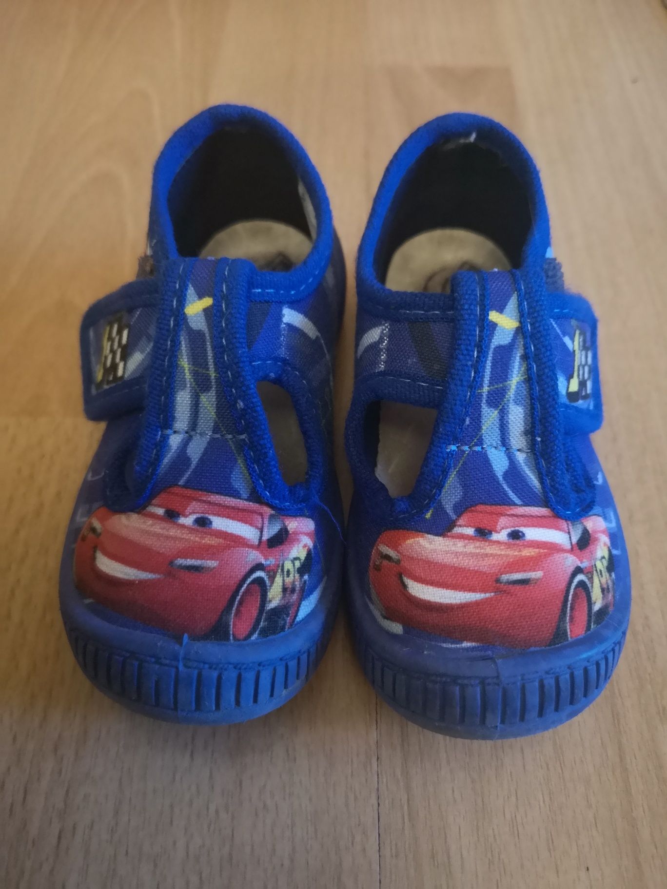 Buty chłopięce na rzepy r22, cars, stan bdb