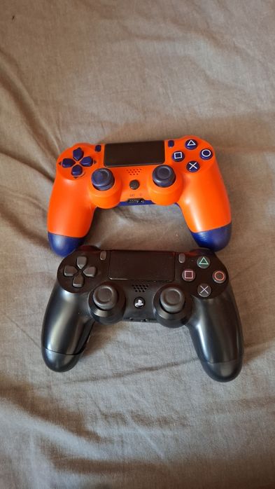 Ps4 pro c/2 comandos + Fifa 22