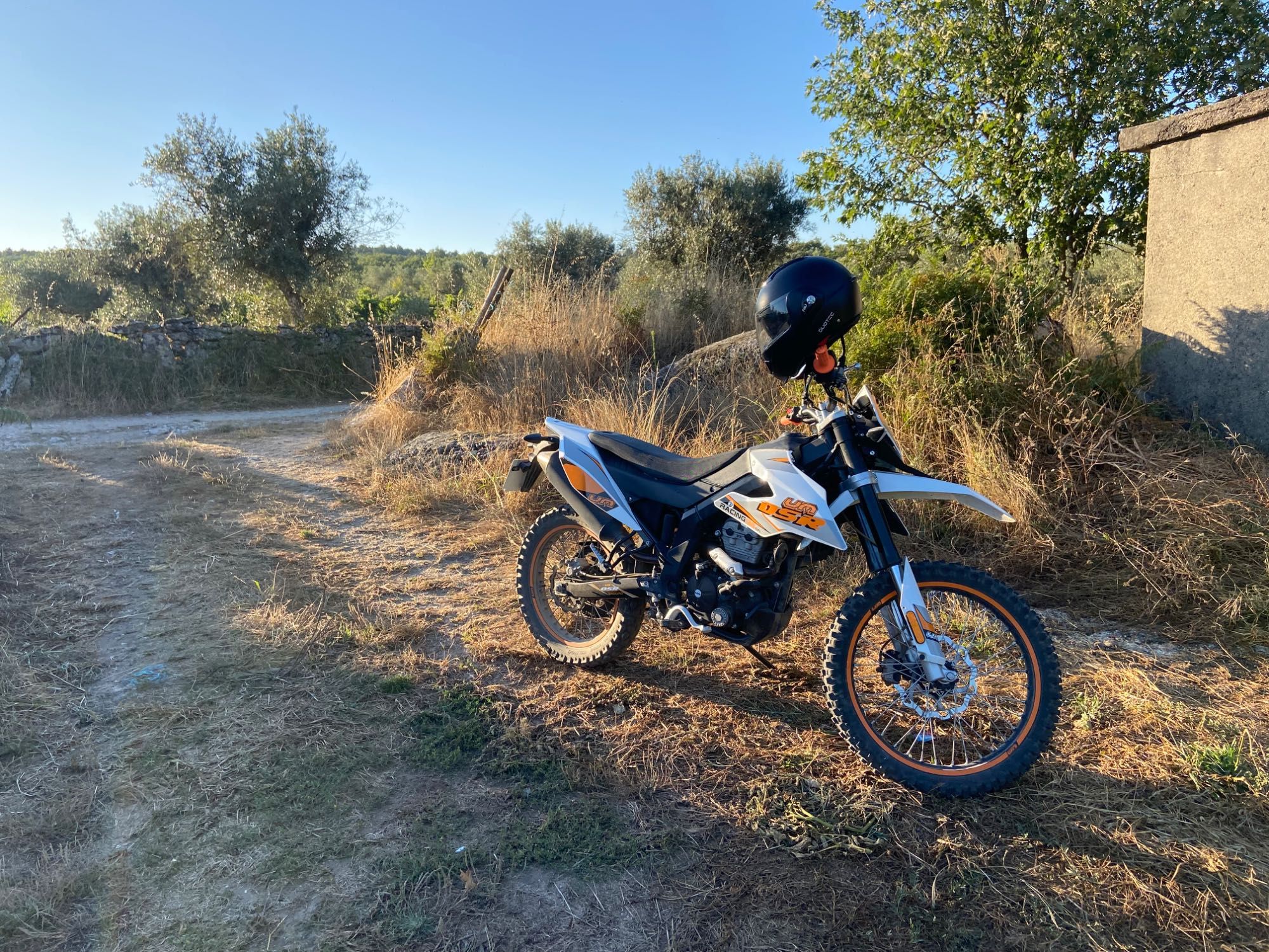 Mota como nova Um dsr 125 ex