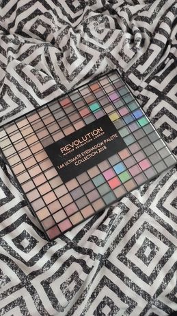 Paletka makeup revolution 144 ultimate eyeshadow Palette collection