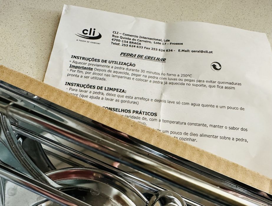 Conjunto pedra de grelhar com todas as embalagens e instruções