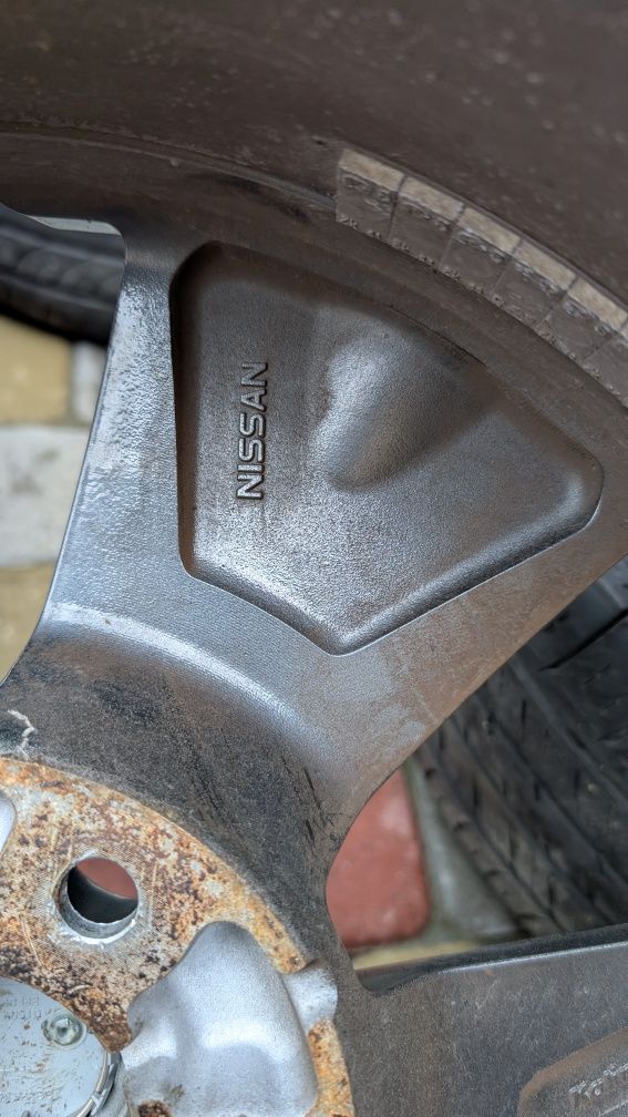 Диски з резиною  р17 Nissan
