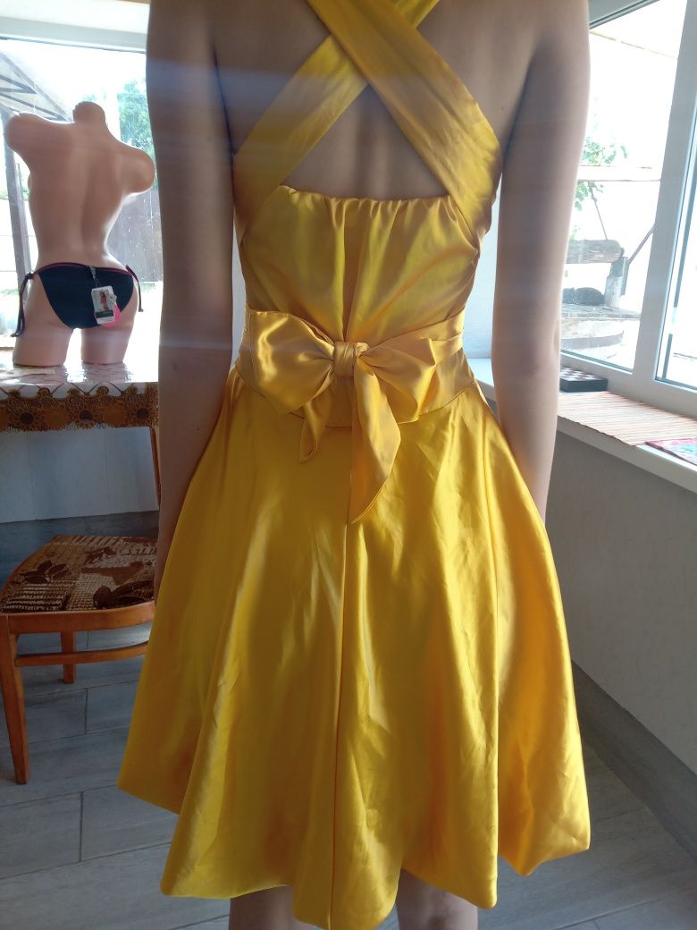 Плаття жовте дуже гарне