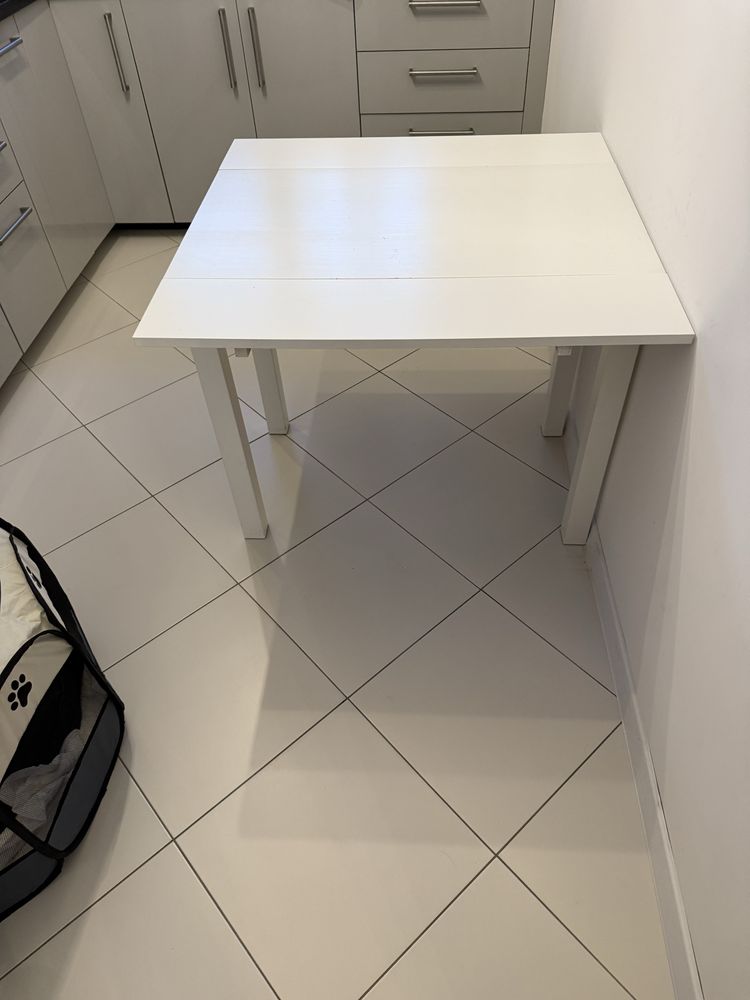 Stół kuchenny rozkładany z krzesłami IKEA