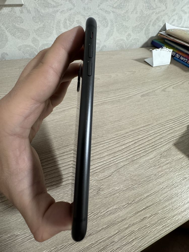 Продам iPhone 11 64gb