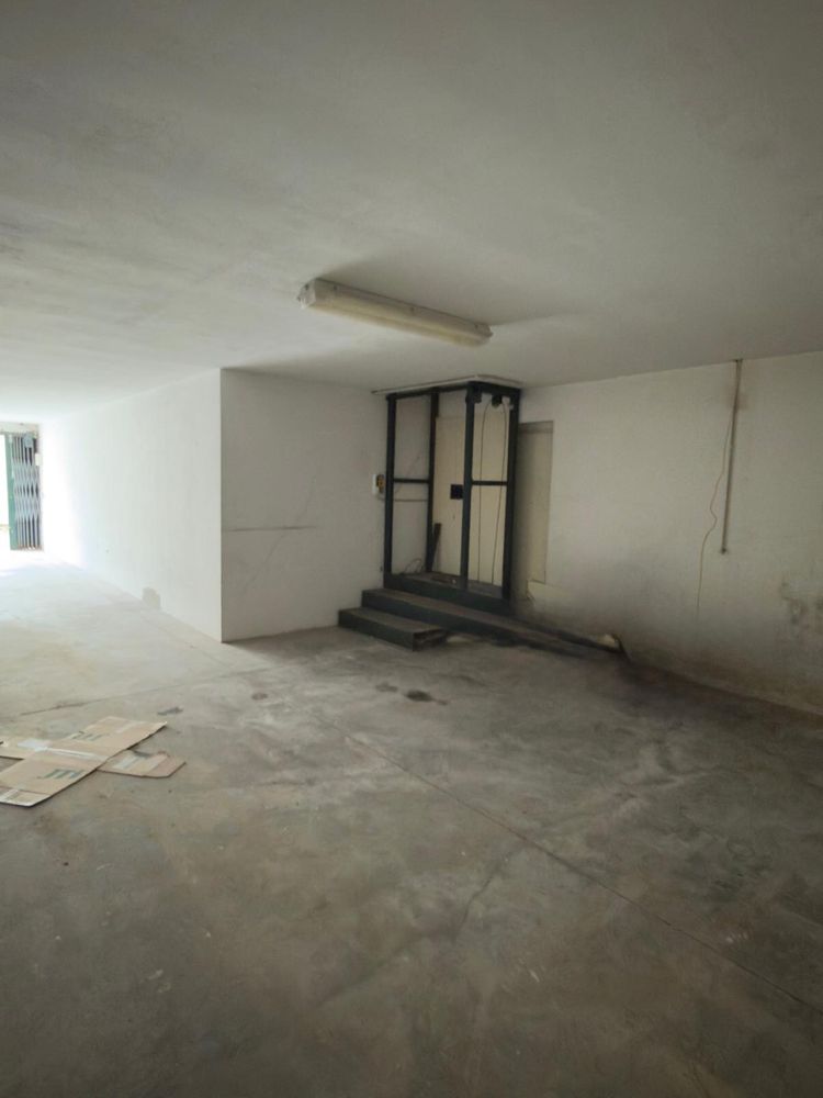 Loja Comercial Ampla com Garagem – Oportunidade Única!