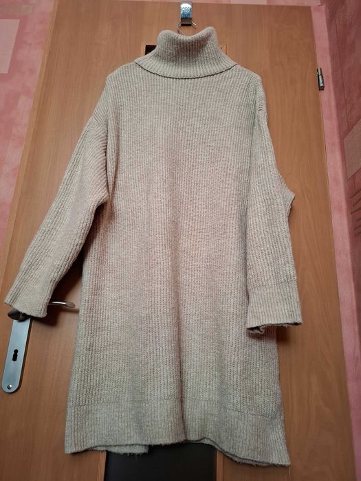 Sweter beżowy z golfem długi tunika suknia Stradivarius rozmiar XS