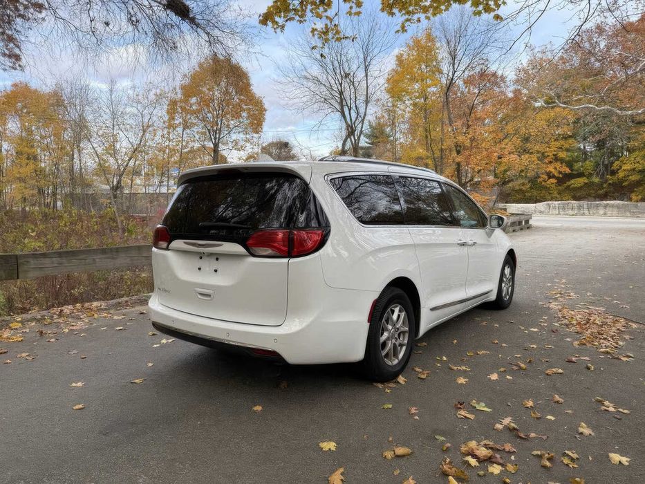Chrysler Pacifica Touring L      2020