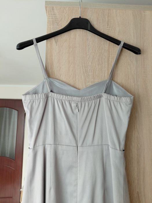 Szara satynowa sukienka bombka Reserved s