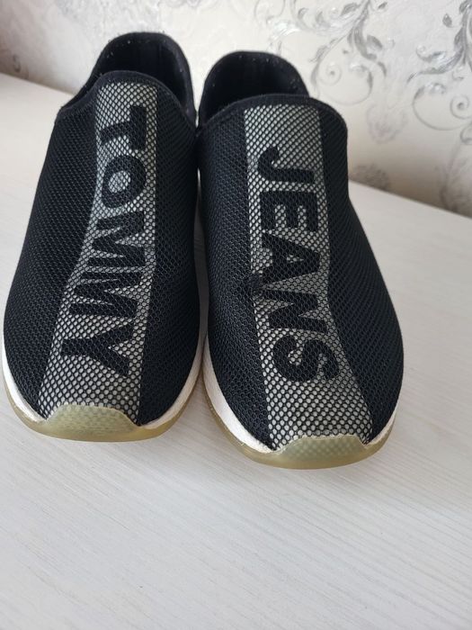 Кросівки, мокасіни, Фірмові