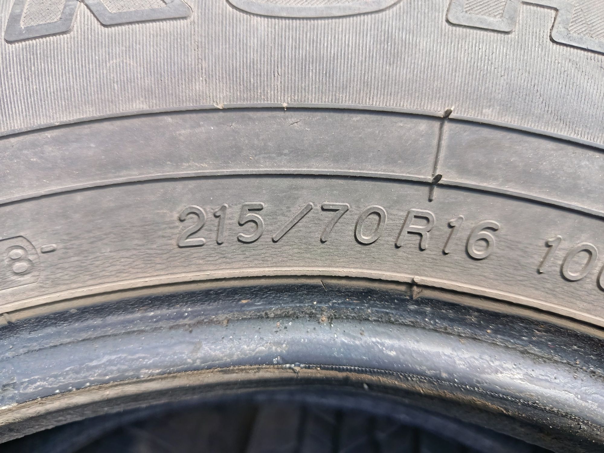 Продам резину 215/70R16