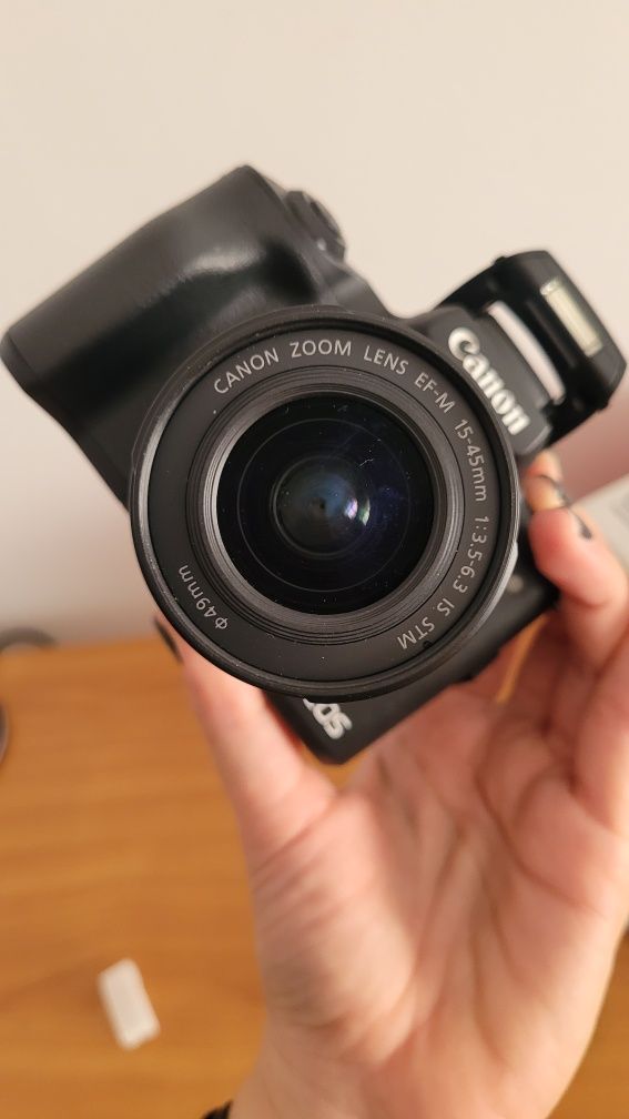 Câmara Canon M50