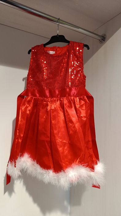 Продаж карнавальних костюмів та дитячих суконь