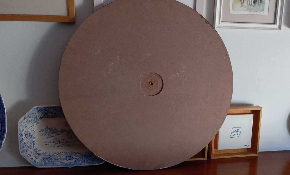 Placa decorativo, a imitar um relógio