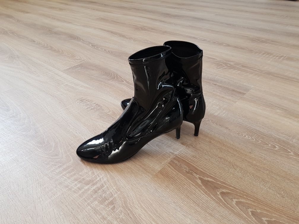 Botki damskie, buty lakierowane ZARA rozmiar 40, nowe