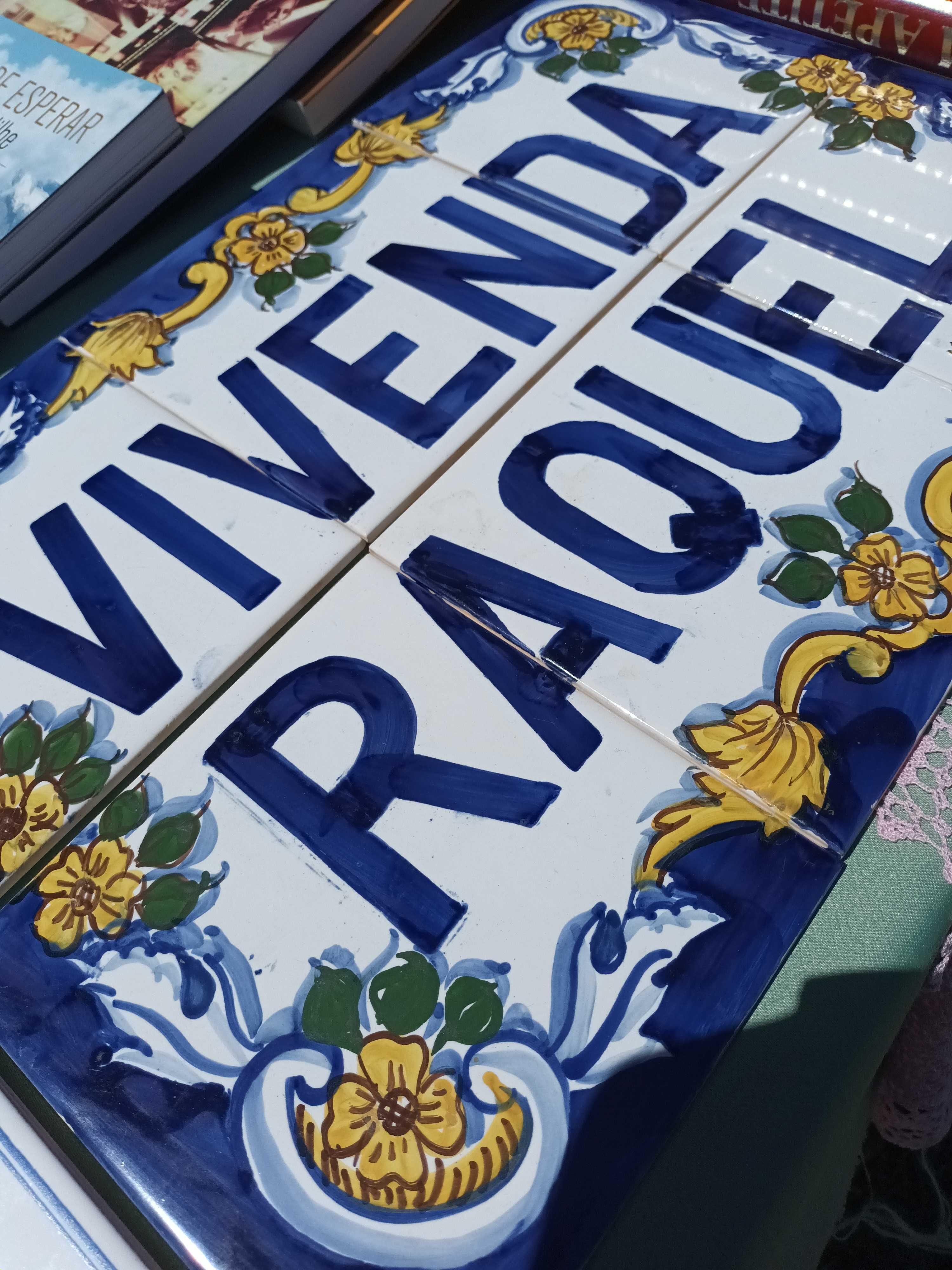 Painel composto por seis azulejos, personalizado "Vivenda Raquel"
