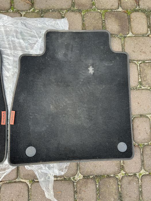 Dywaniki welurowe oryginalne Nissan Micra K14 Bose
