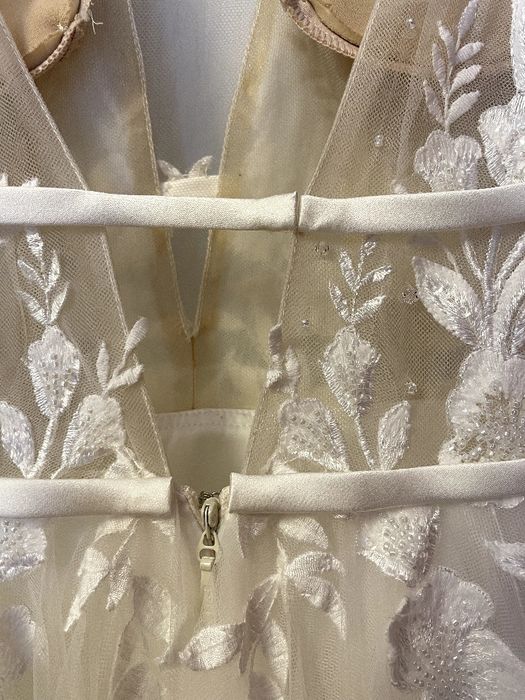 Suknia ślubna Lilian West model 66155 Justin Aleksander