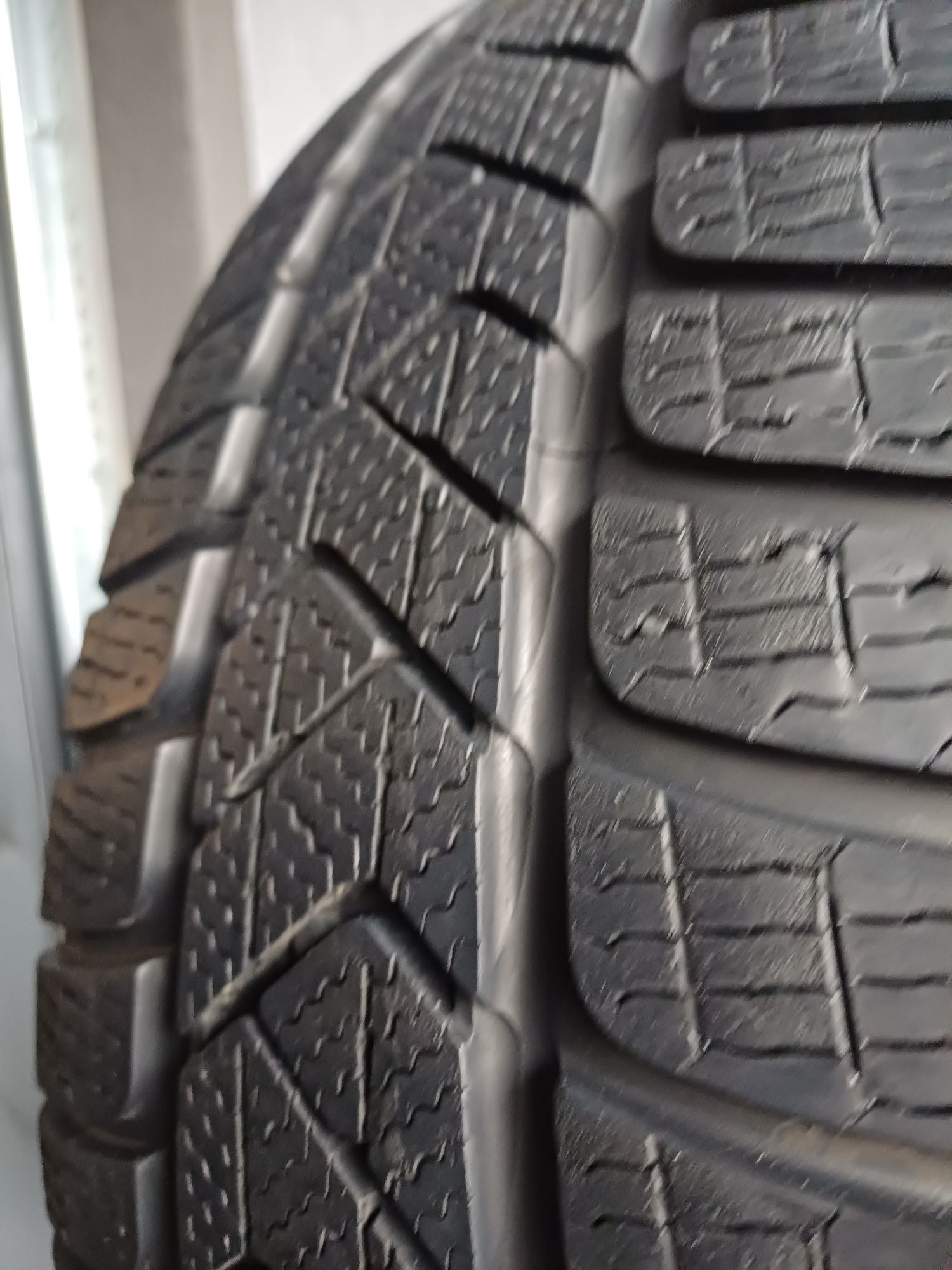 215/60/16  Sprzedam parę opon zimowych Pirelli