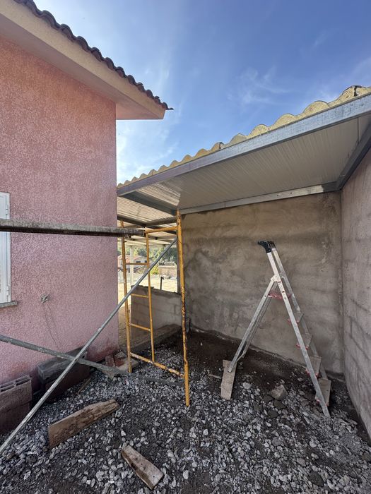 Montagem de estrutura e telhado