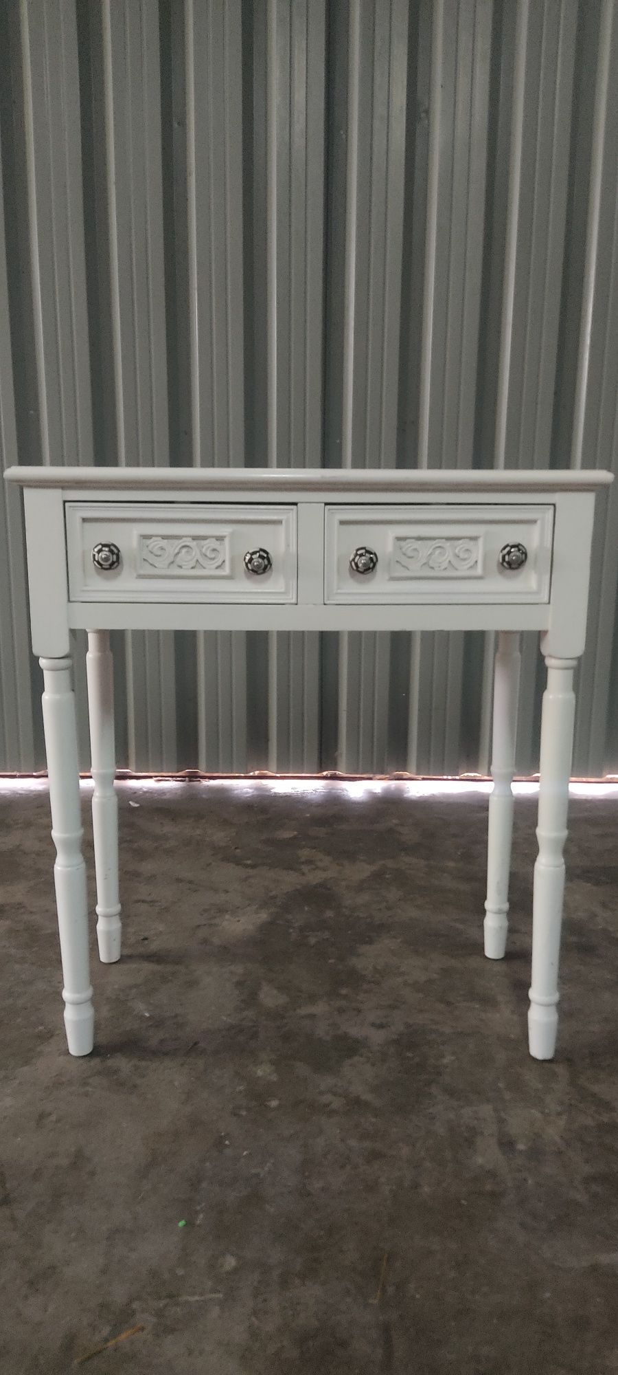 Aparador branco com 2 gavetas