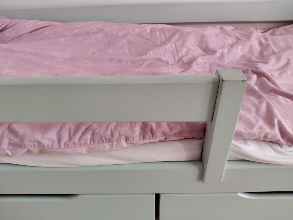 Łóżko dziecięce z szufladami