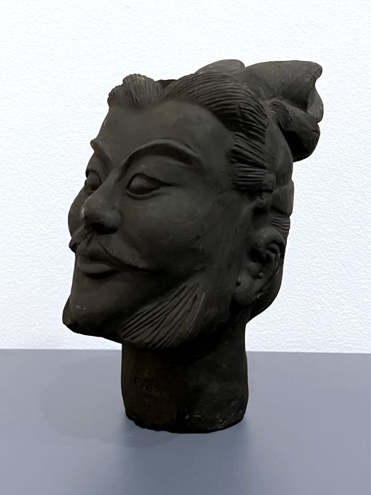 Stara chińska głowa ceramiczna w stylu Terakotowej Armii