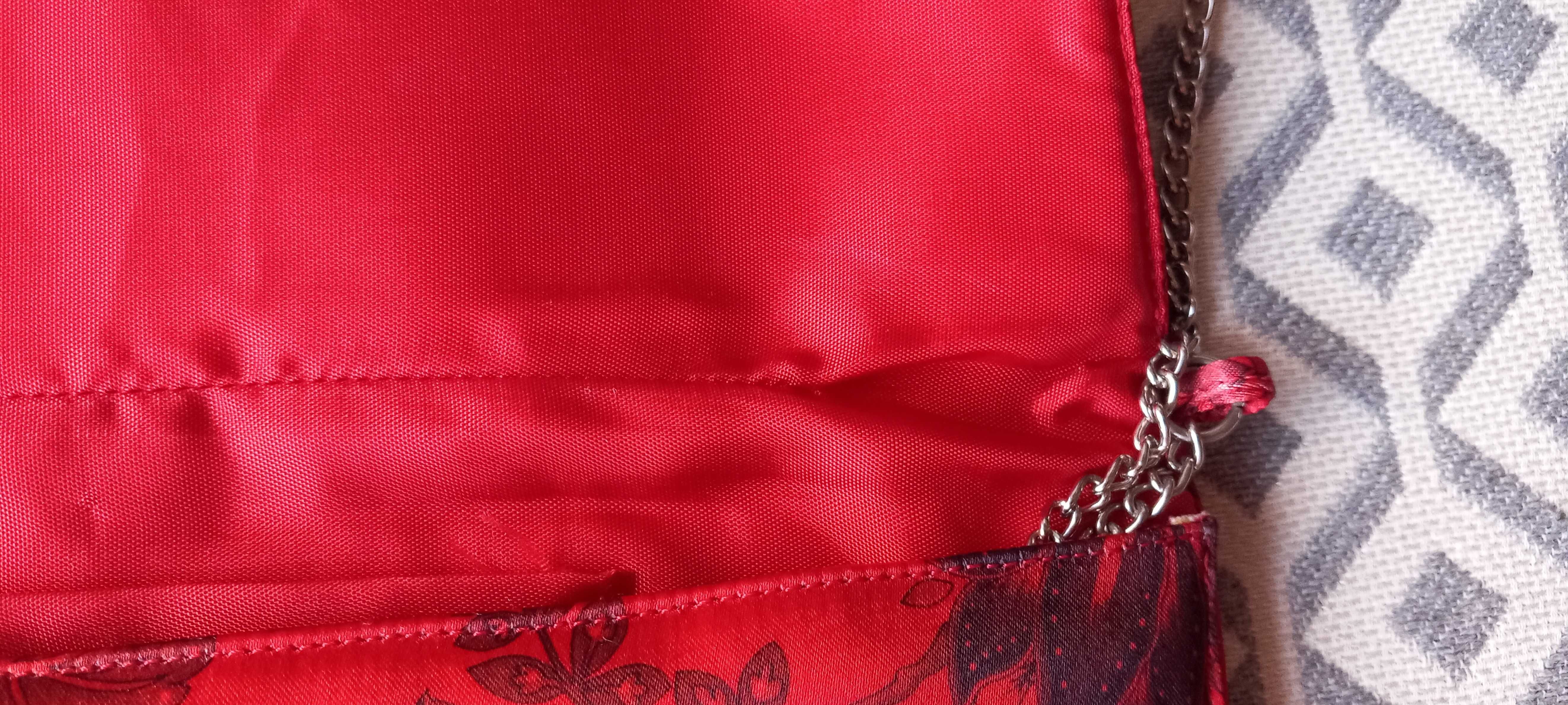 Clutch vintage leve e prática cetim