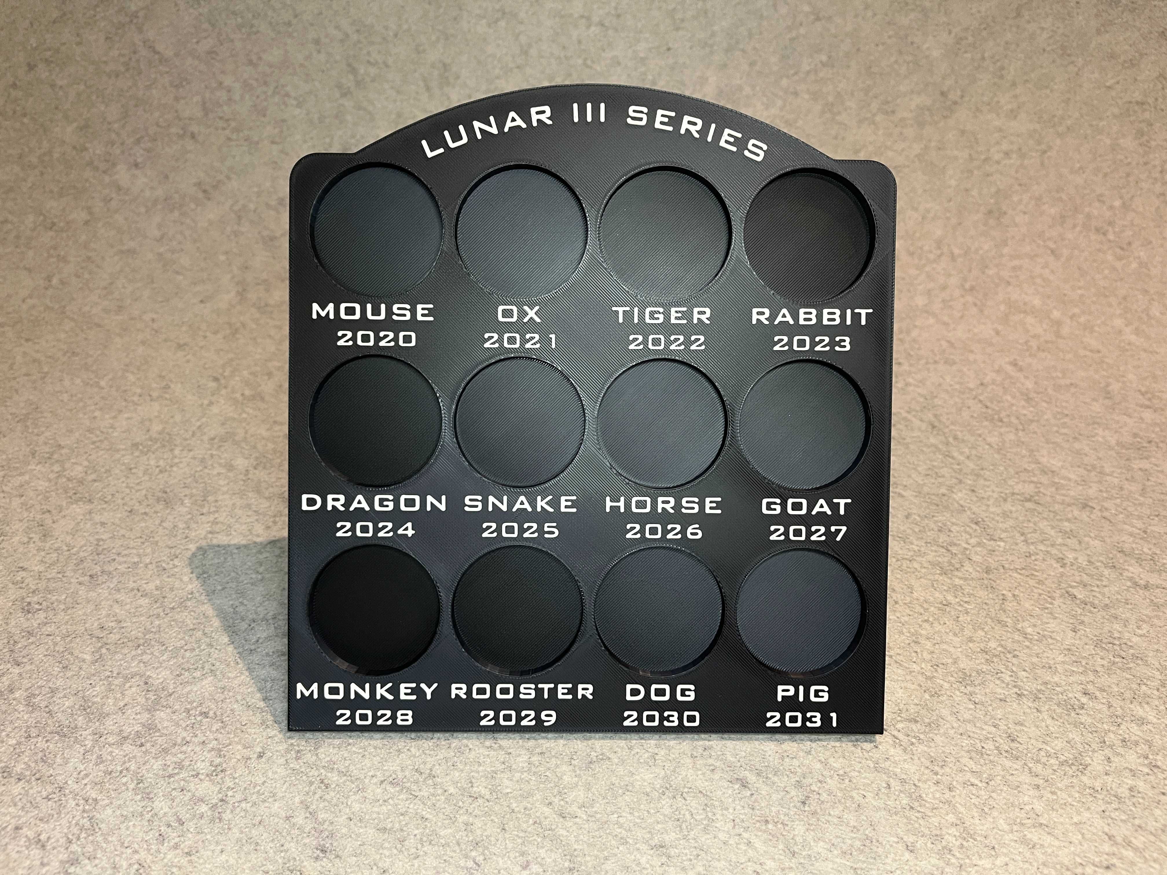 Ozdobny stojak etui na srebrne monety 1oz Australian Lunar III