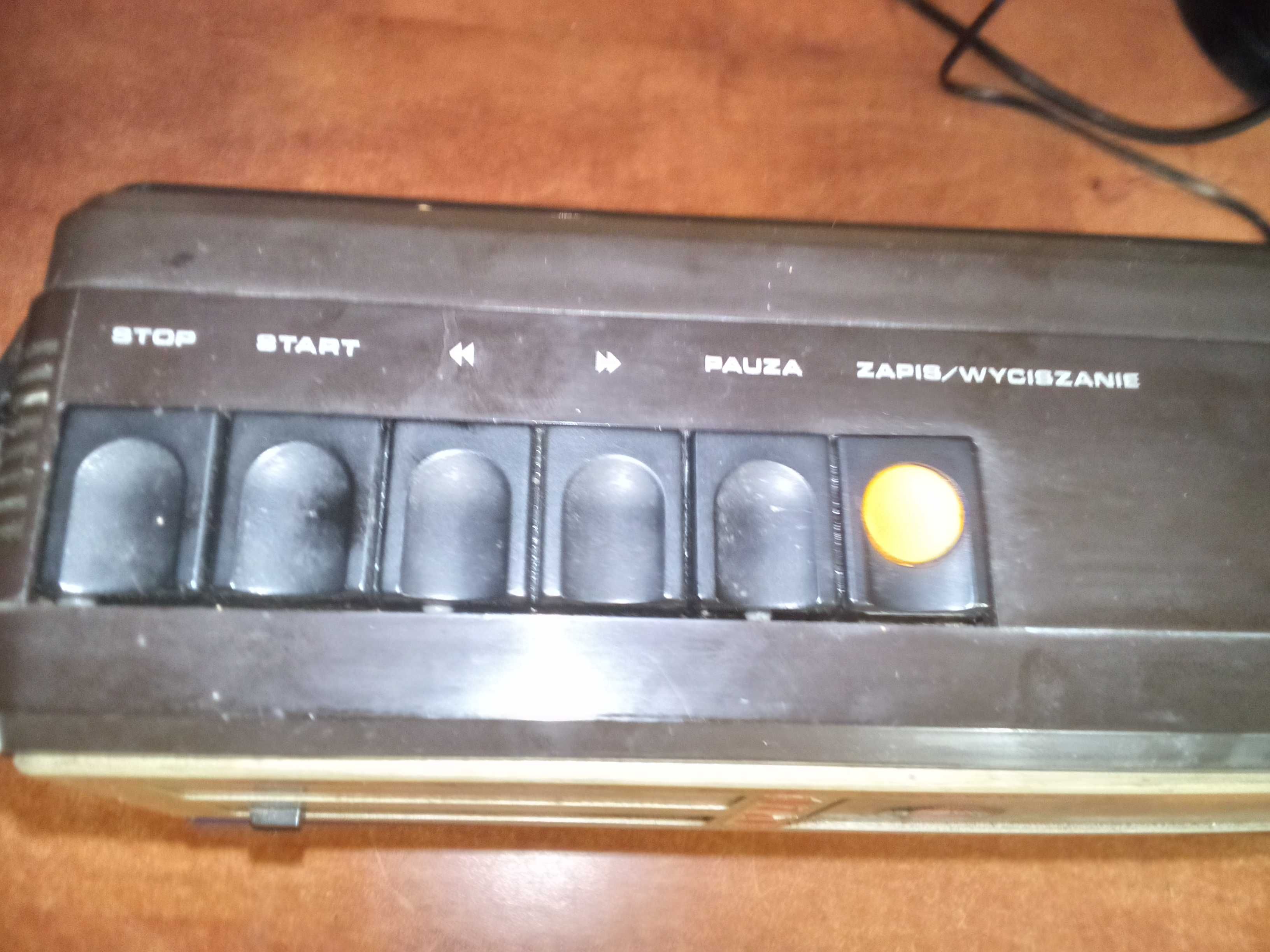 Radiomagnetofon Kasprzak z okresu PRL.