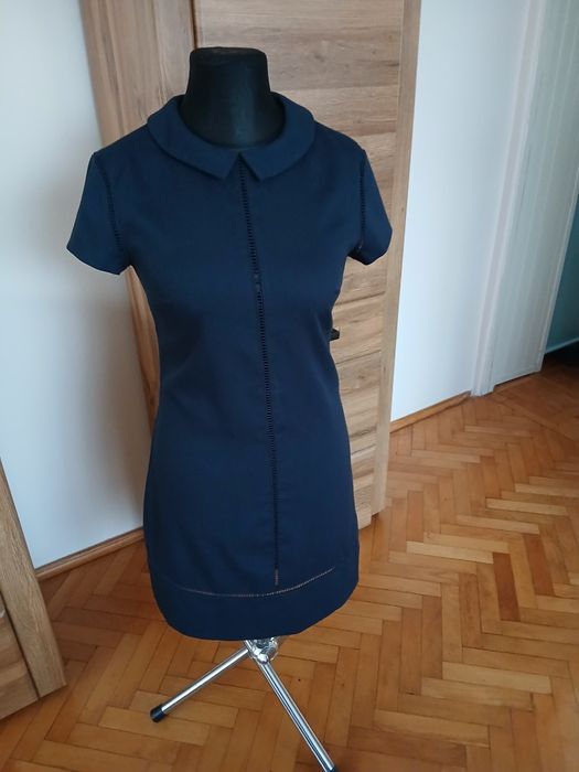 Elegancka sukienka Top  Secret  38 z kołnierzykiem granatowa