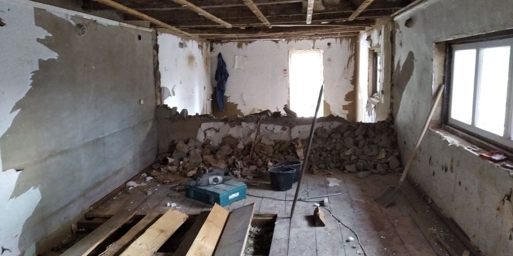 Майстер чоловік муж на годину копка траншей ям каналізації демонтаж