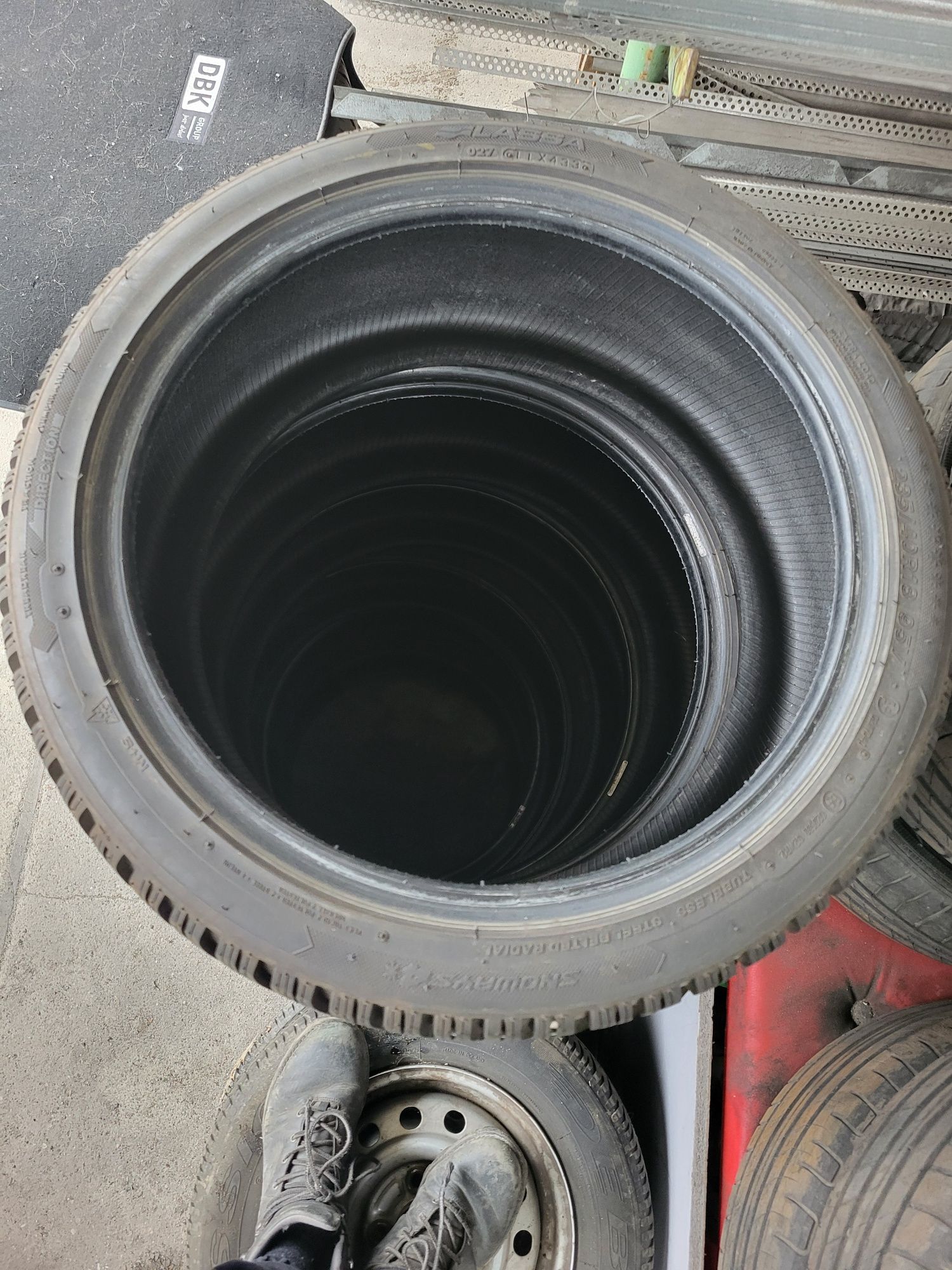 Opony 235/40/17 zimowe komplet