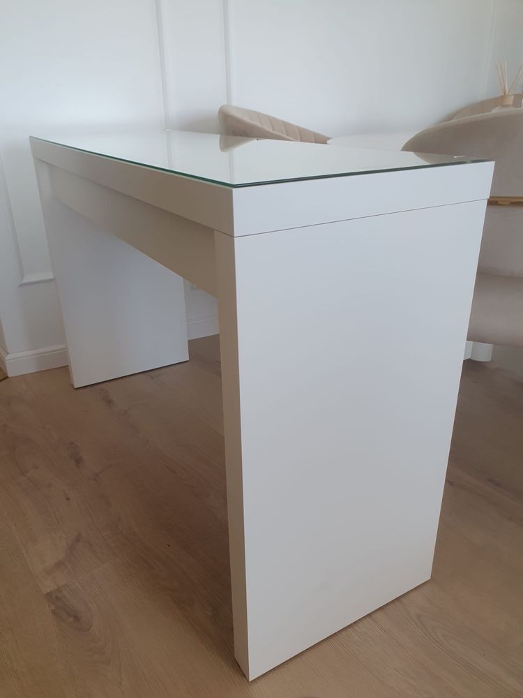 Toaletka Malm konsola Ikea biała szkło