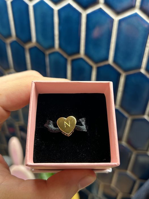 Charm Pandora złoty