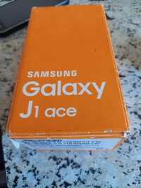 Продам  смартфон Samsung j1 ace на запчасті