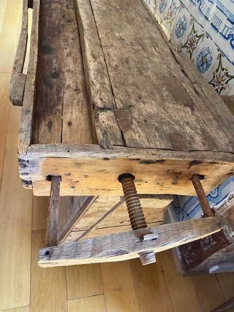 Movel de carpinteria antigo em muito bom estado