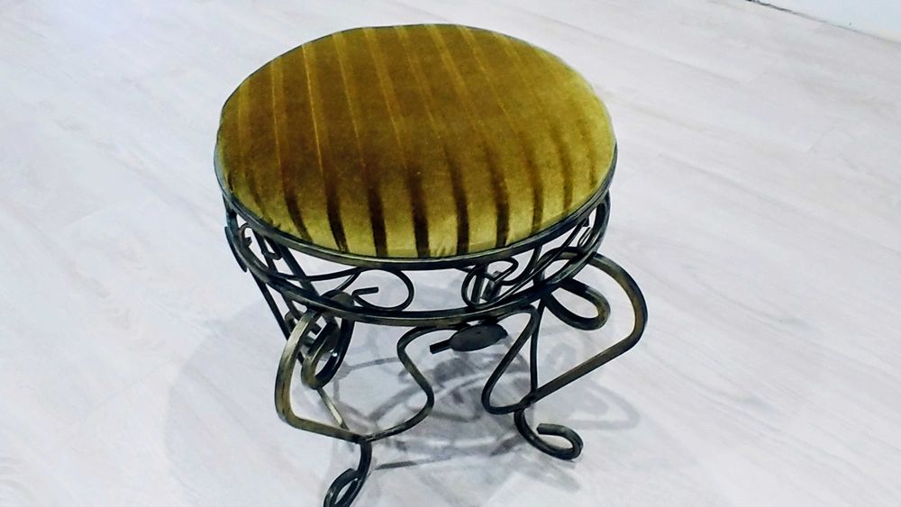 Taboret puf siedzisko z kutego żelaza