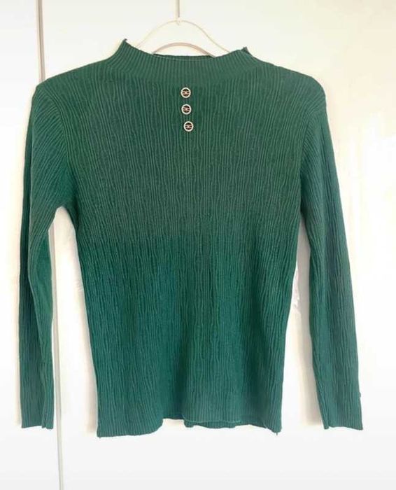 Zielony sweter sweterek ze złotymi guzikami